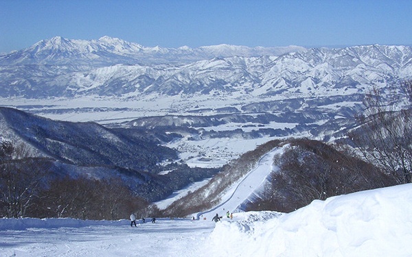 ski resorts in japan